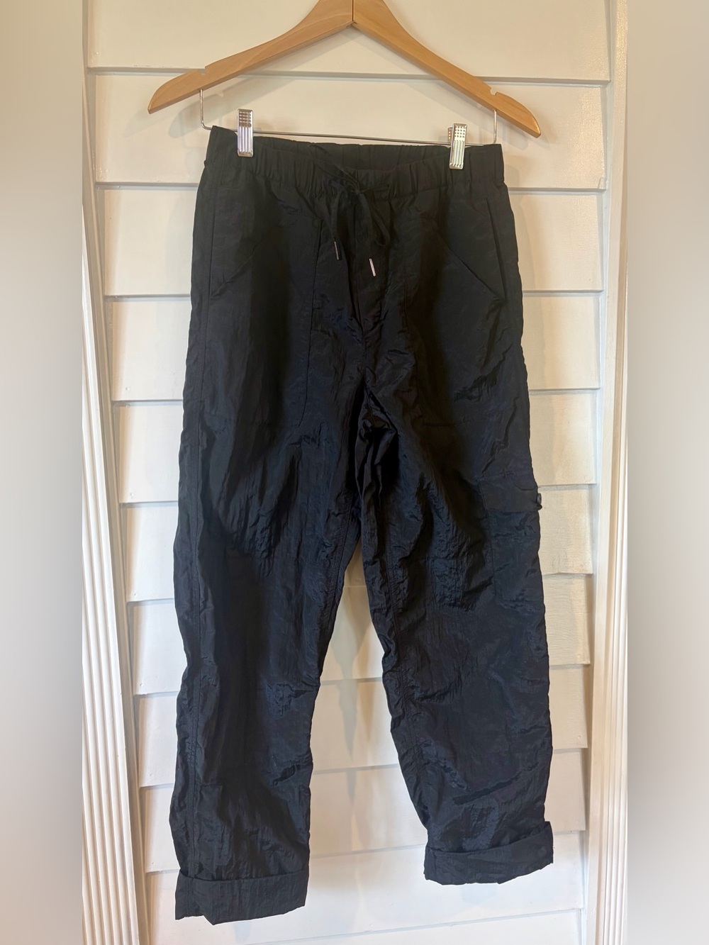 GAP Womenโs Nylon Utility Pants โ Lightweight Crinkle | Size XS